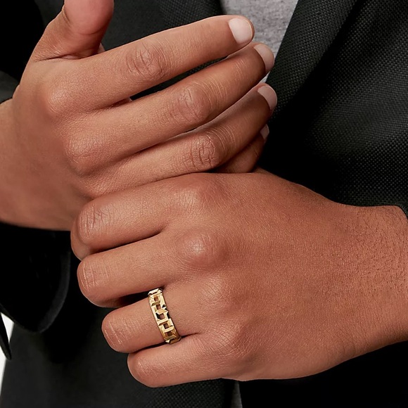 Tiffany & Co Tiffany T True Wide Ring in 18k Yellow Gold Size 7 - Picture 3 of 10